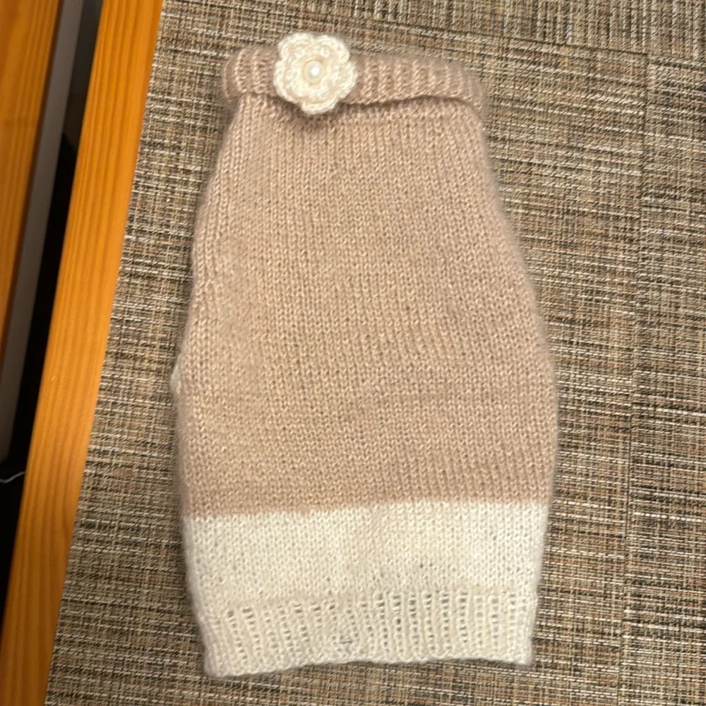 Cat sweater cream and white